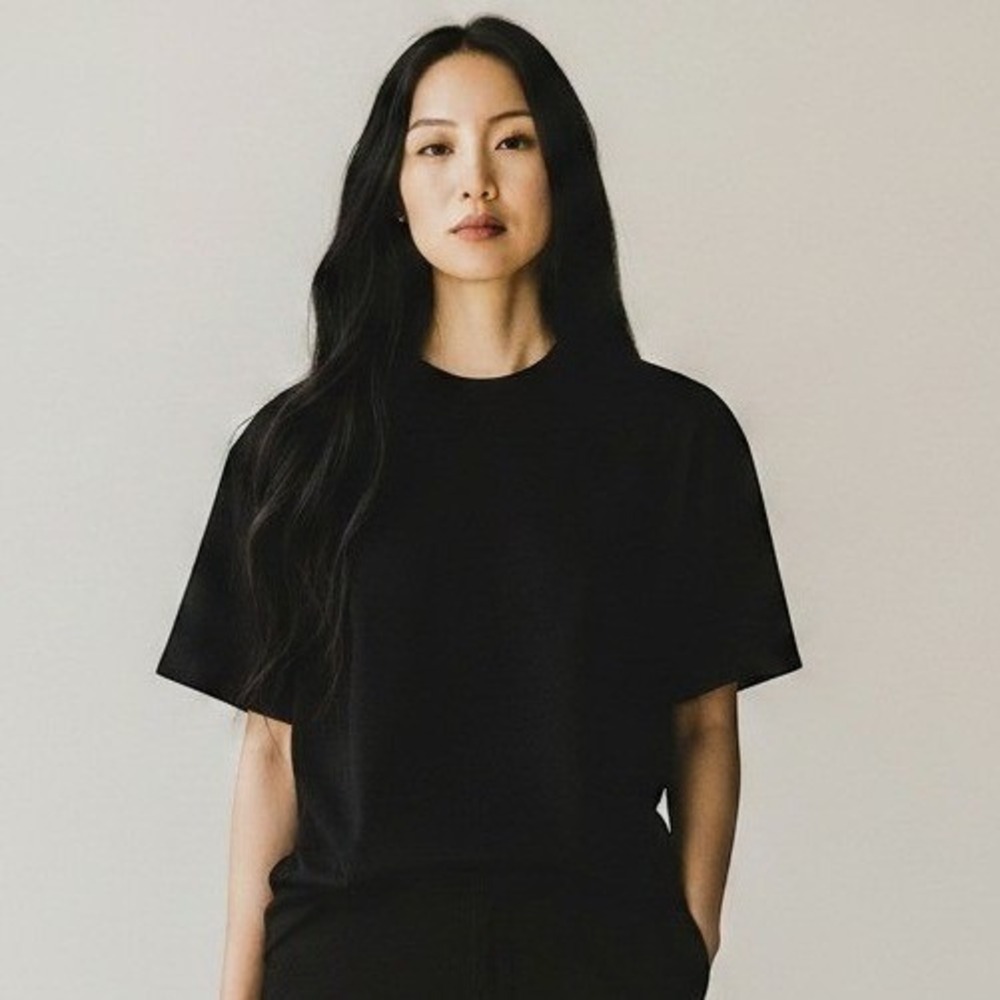 DKNYC Black Short Sleeve Blouse Back Zipper Minimalist Office Wear Chic Size L